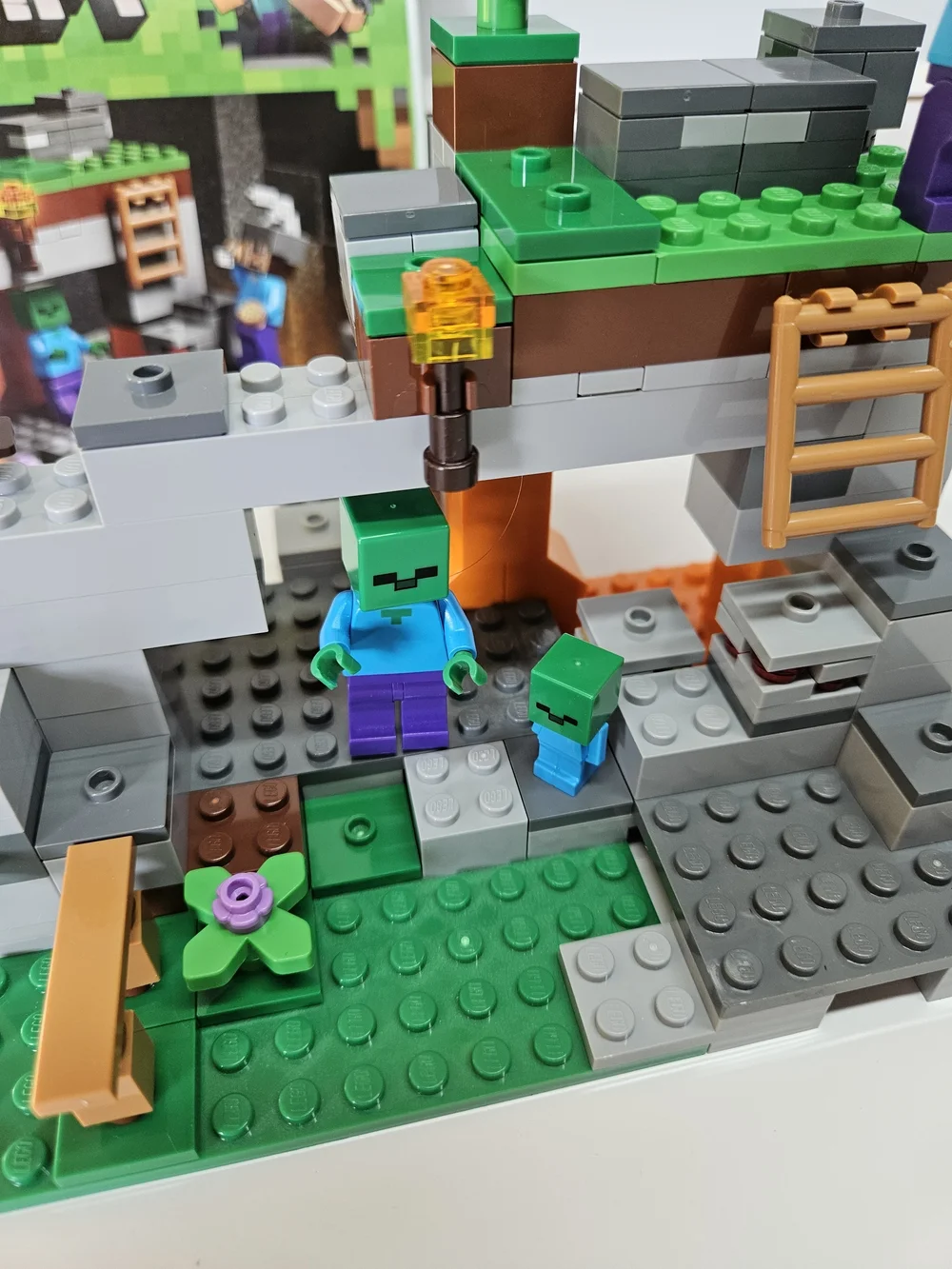 LEGO Minecraft The Zombie Cave 21141 100% Complete Set with Manual Minifigures